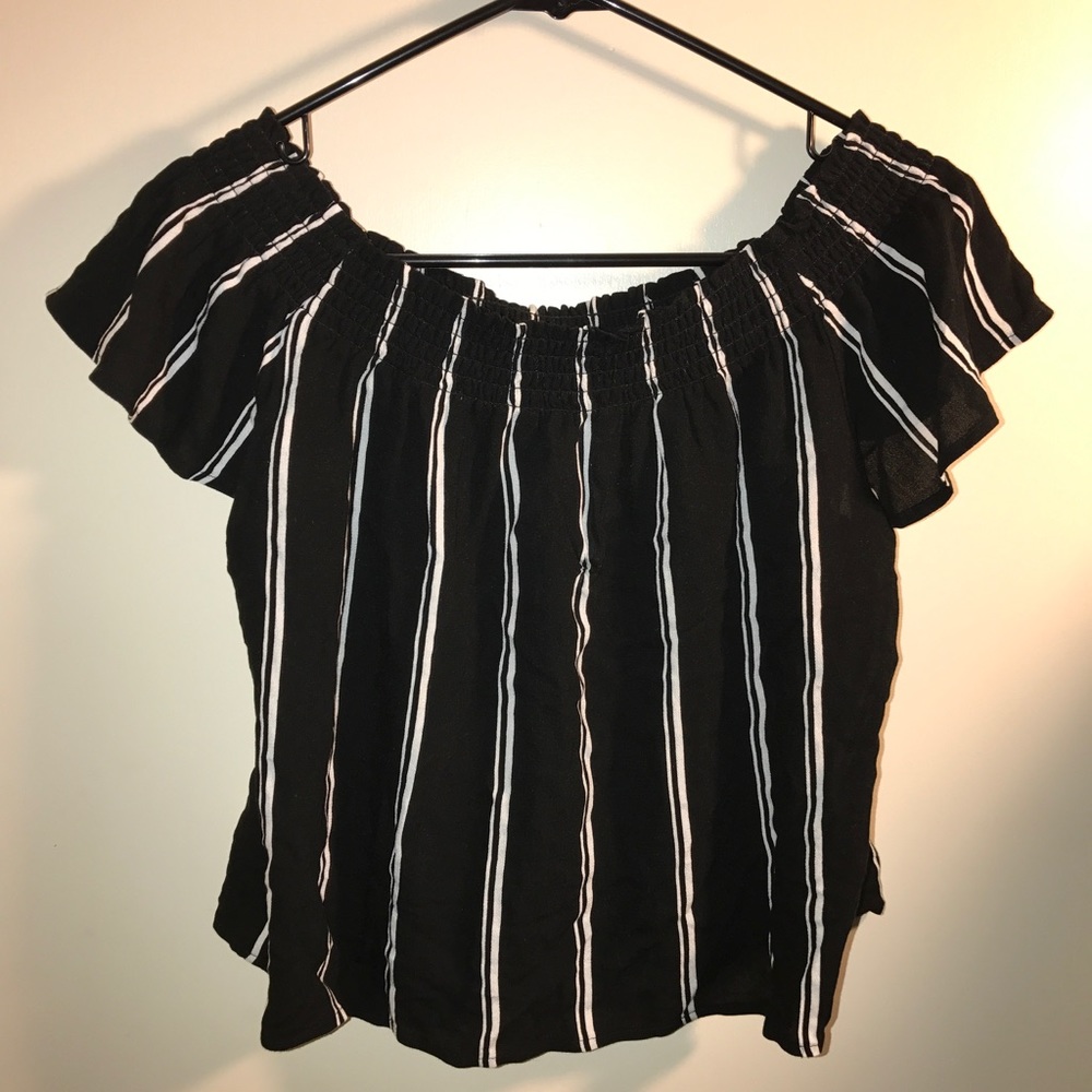 Kendall and Kylie stripped off the shoulder